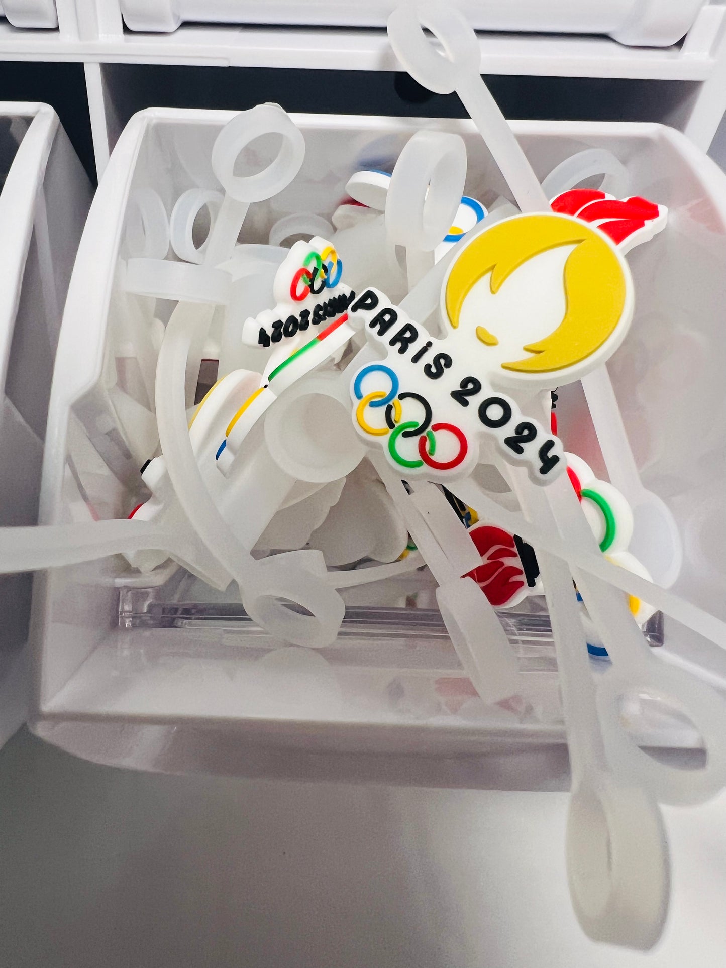 Olympics, Straw Toppers